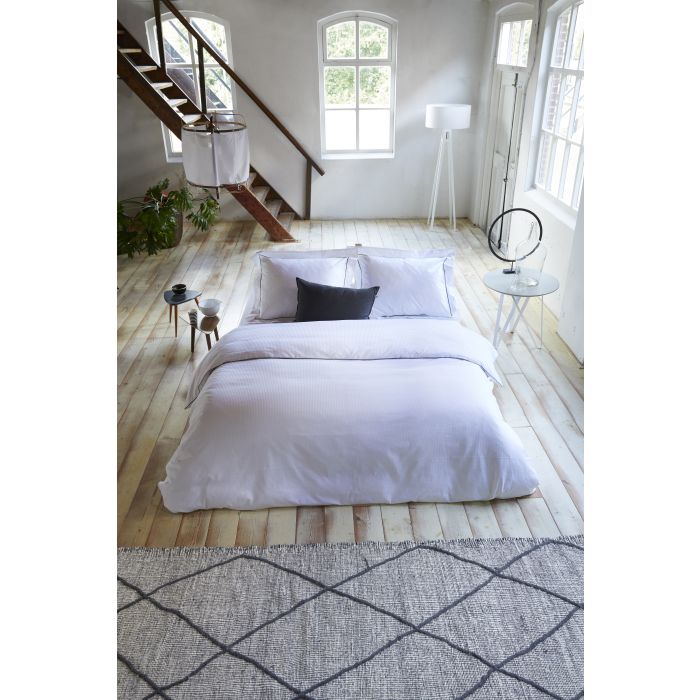 Subtile Stripe dekbedovertrek 155x220cm wit/antraciet
